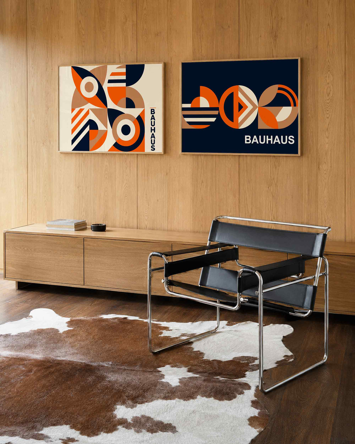 Interieurmockup van tweedelige landscape-posterset met oranje ringen en bogen