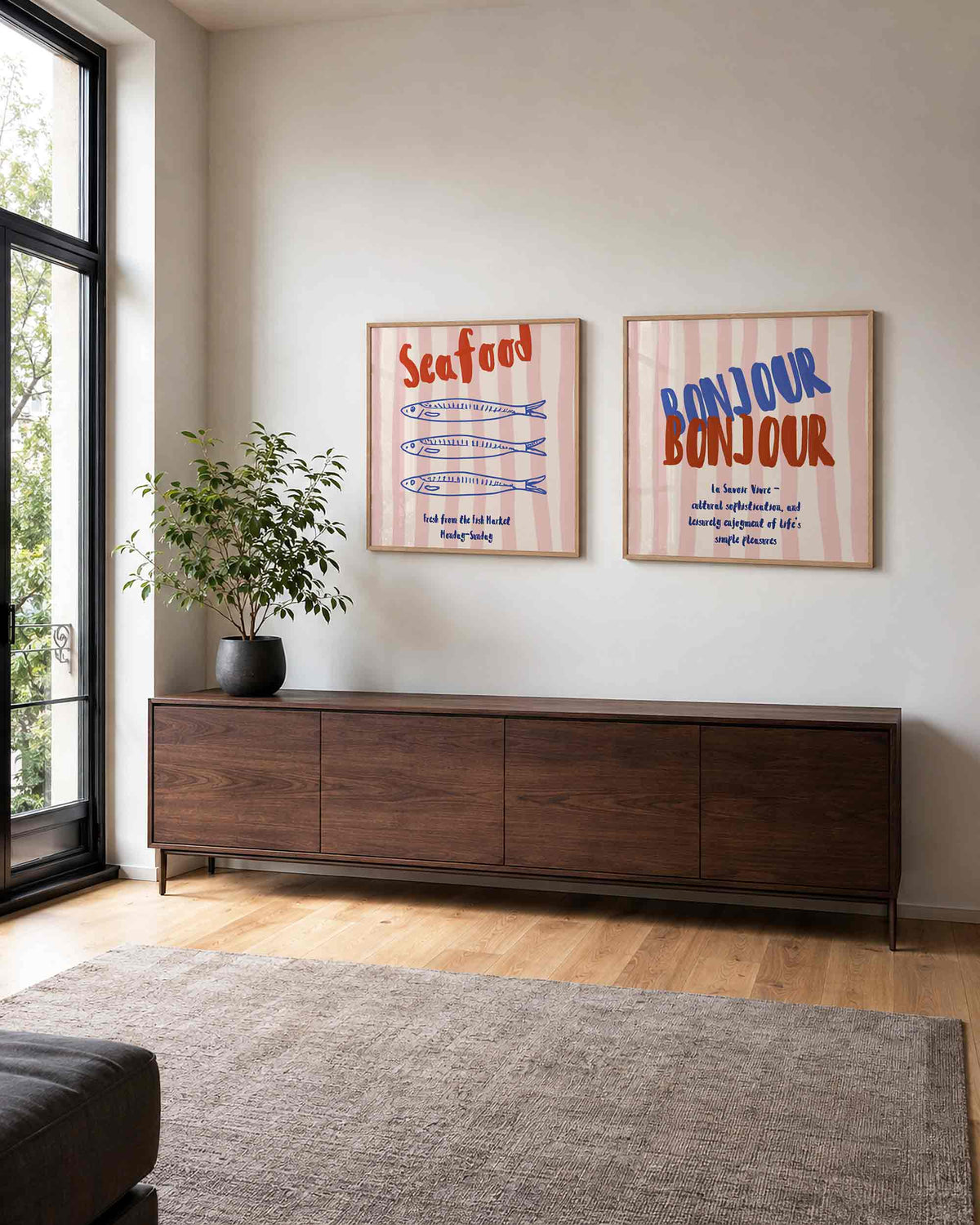 Interieurpresentatie van een tweedelige vierkante posterset met sardines en bonjour