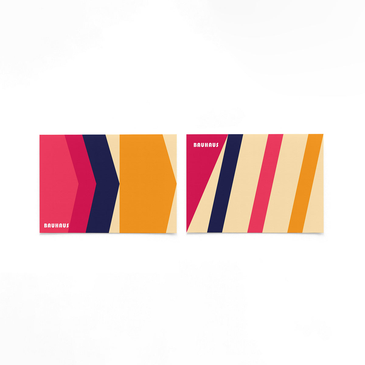 Twee landscape posters met koraalblauwe en oranje banen als vrijstaande productfoto
