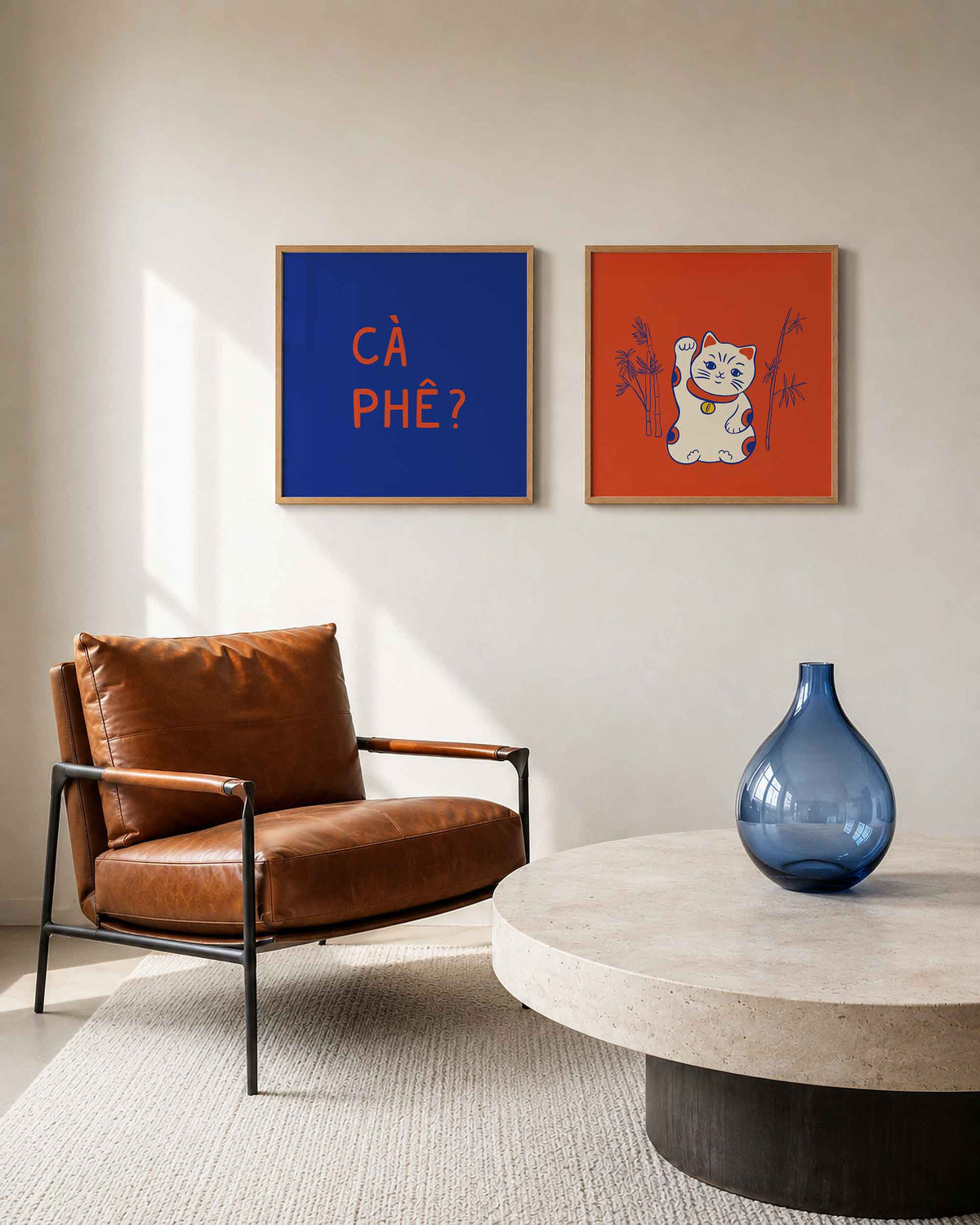 Interieurpresentatie van een tweedelige vierkante posterset met cafékat