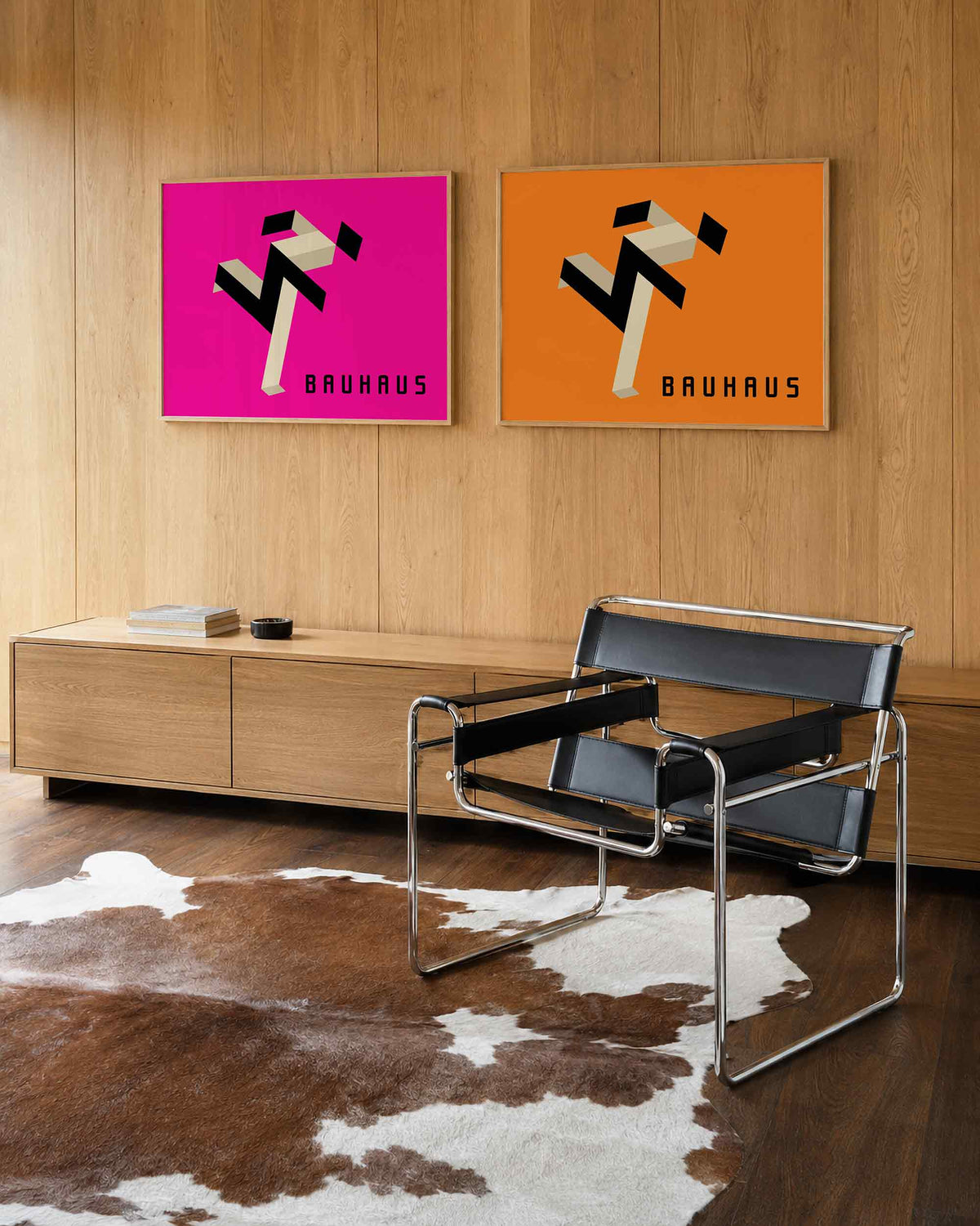 Interieurmockup van tweedelige landscape-posterset met zigzaglint in roze en oranje