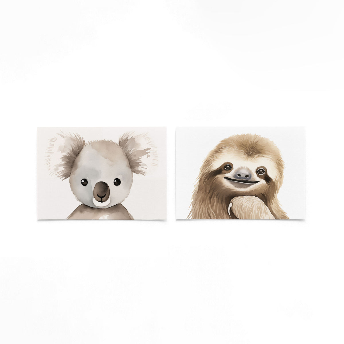 Twee liggende posters met een schattige koala op een gebroken witte achtergrond