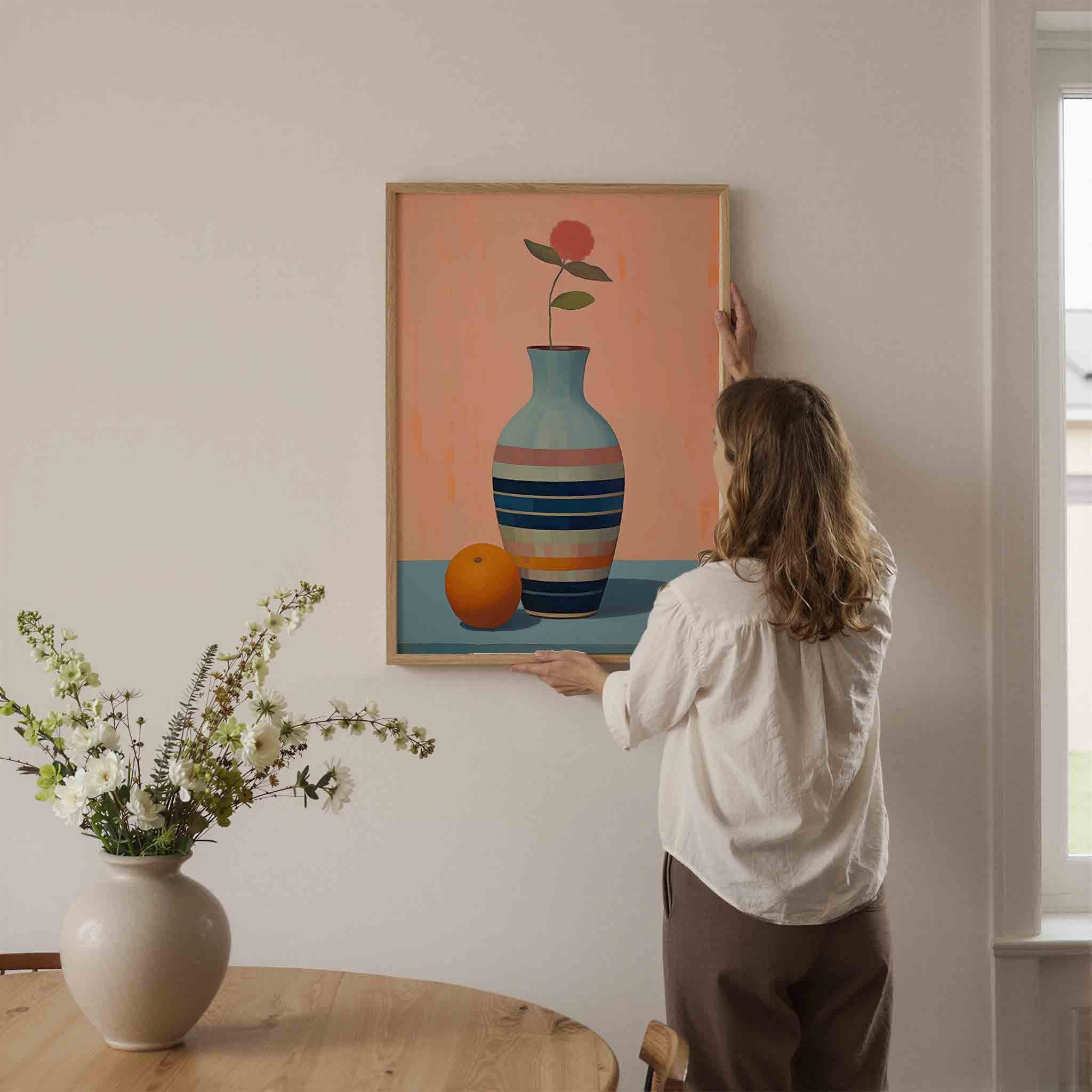 Vaas met bloem en sinaasappel Poster