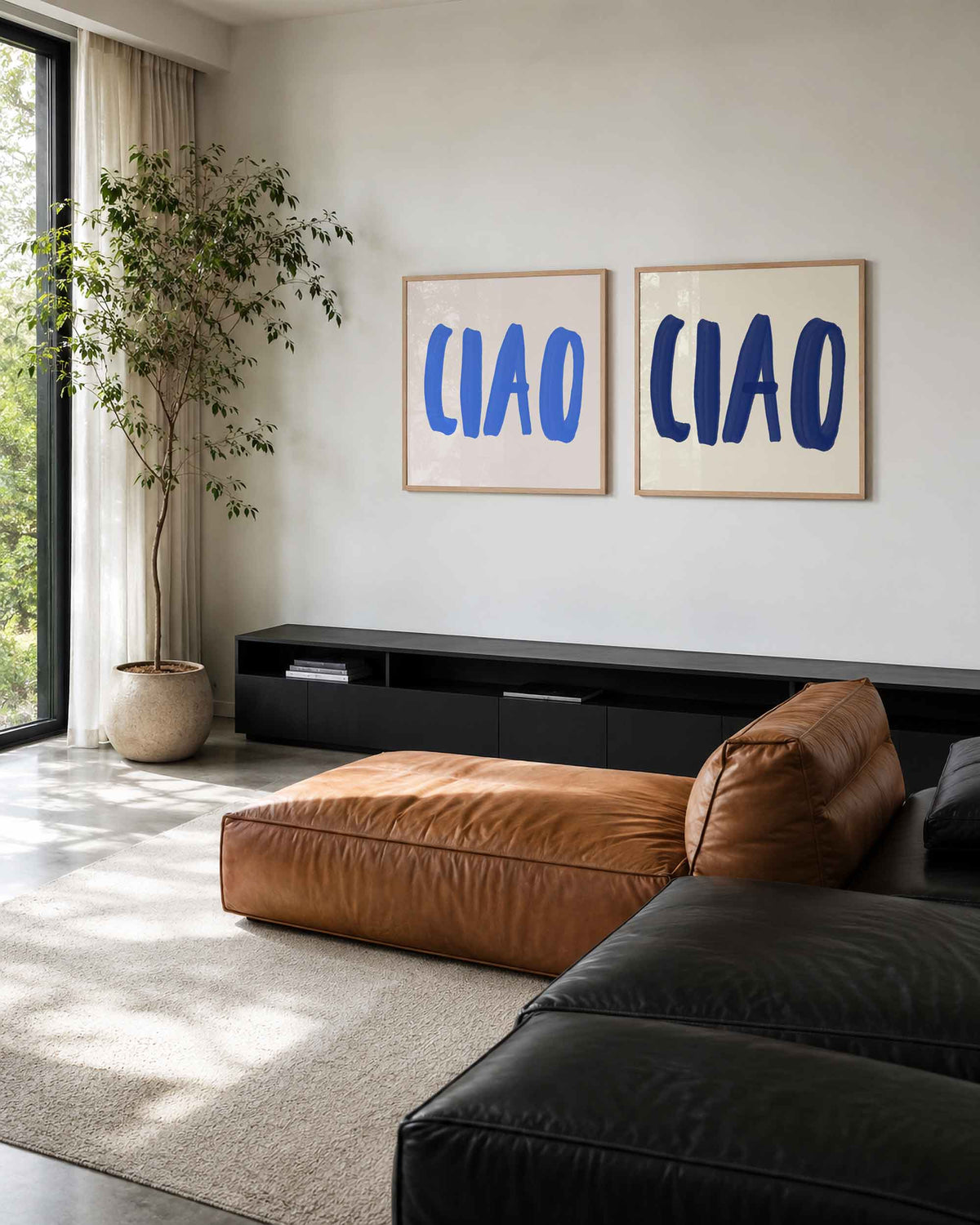 Interieurpresentatie van een tweedelige vierkante posterset met blauwe ciao