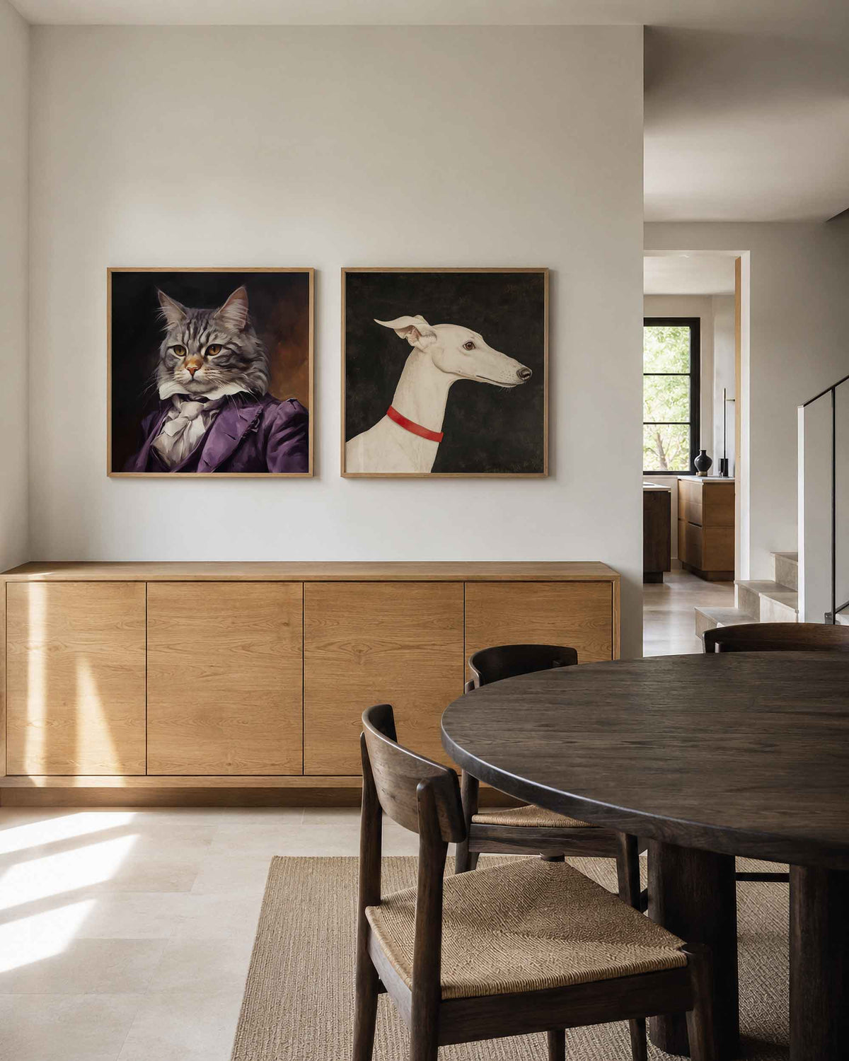 Interieurpresentatie van een tweedelige vierkante posterset met kat en windhond