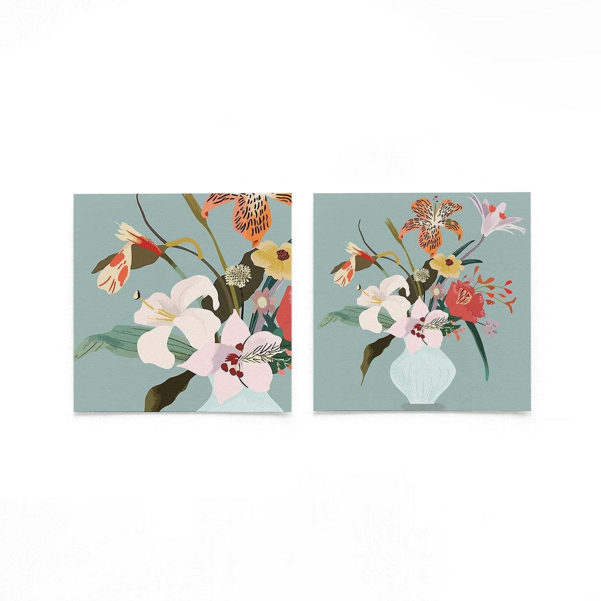 Twee vierkante posters met bloemenboeket op een gebroken witte achtergrond