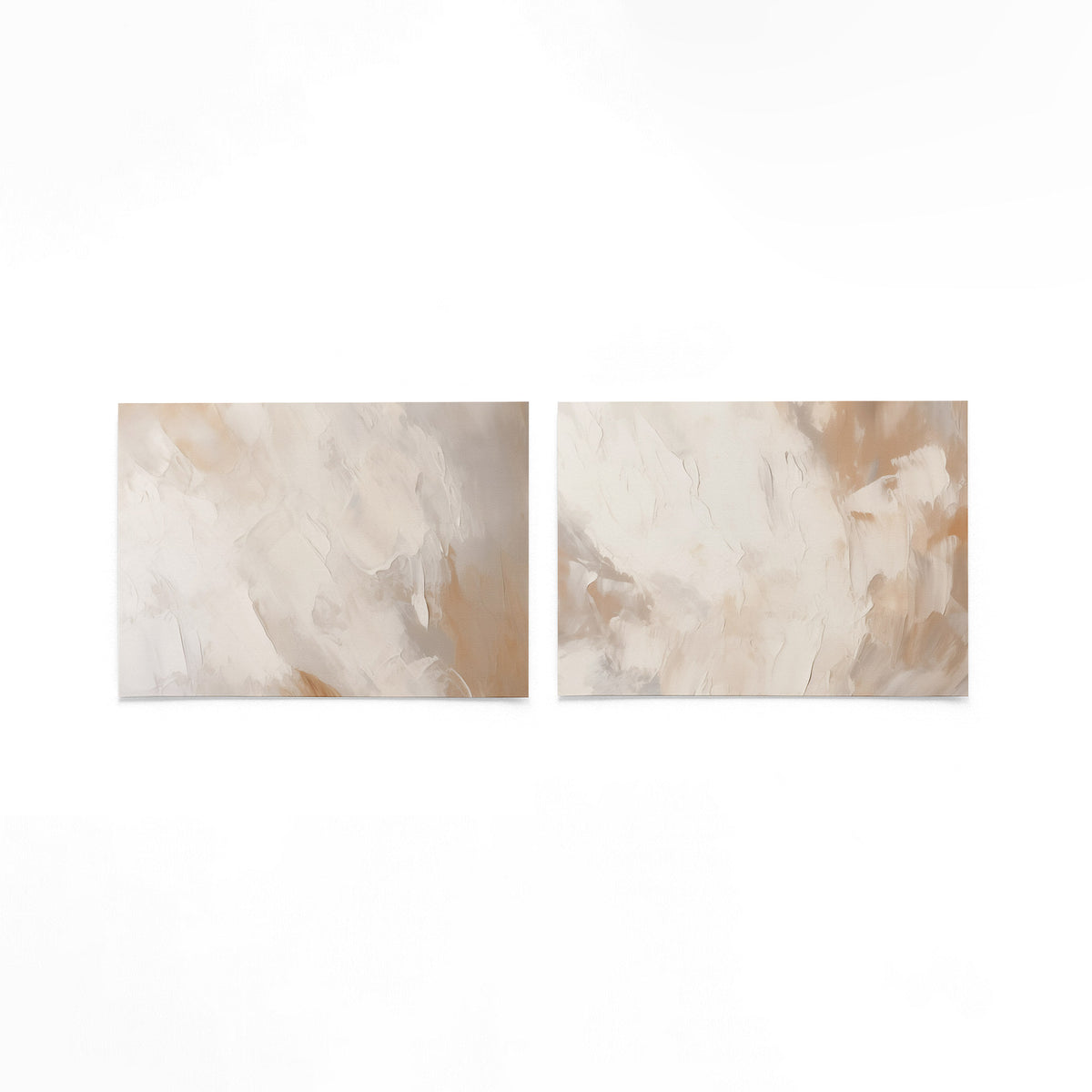 Twee liggende posters met vloeiende, zachte kleurvlakken in crèmetinten op een gebroken witte achtergrond