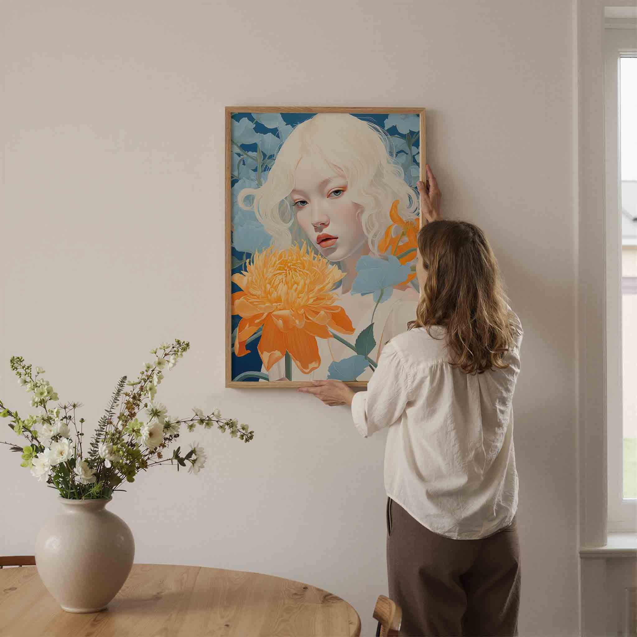 Vrouw met oranje bloem Poster
