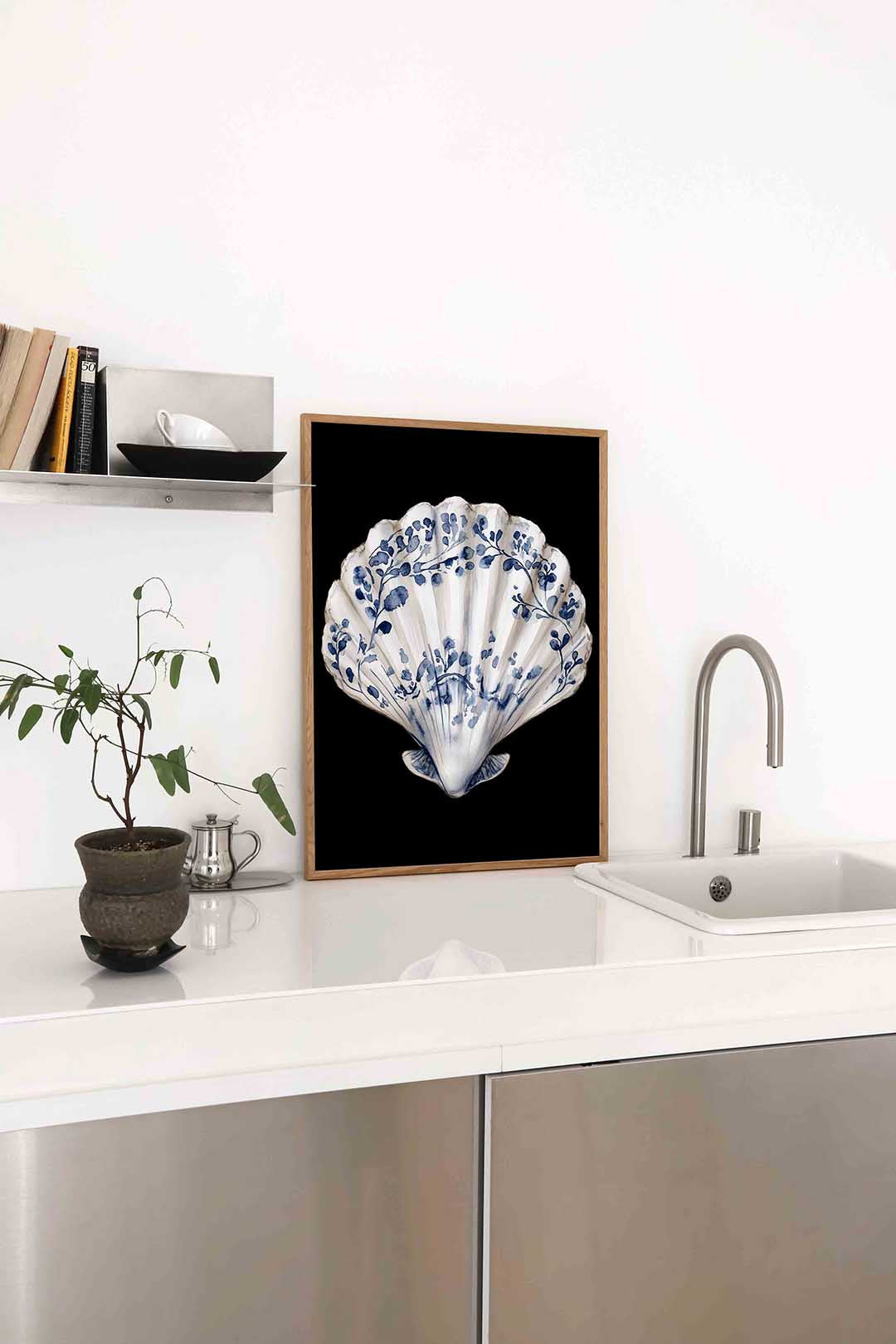 Schelp met blauwe takken Poster