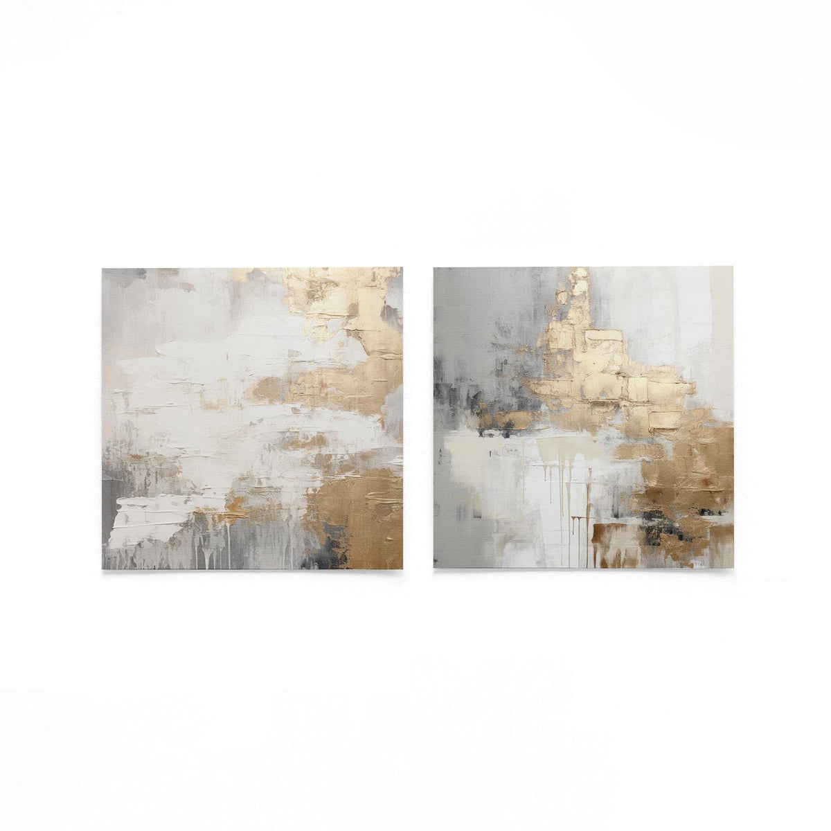 Twee vierkante posters met textuurvlakken op een gebroken witte achtergrond