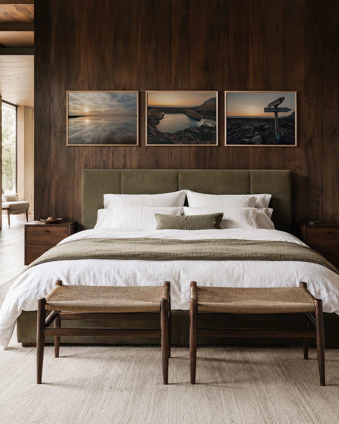 Interieur met liggend fotografisch drieluik stilte bij zonsondergang – Gerald Emming