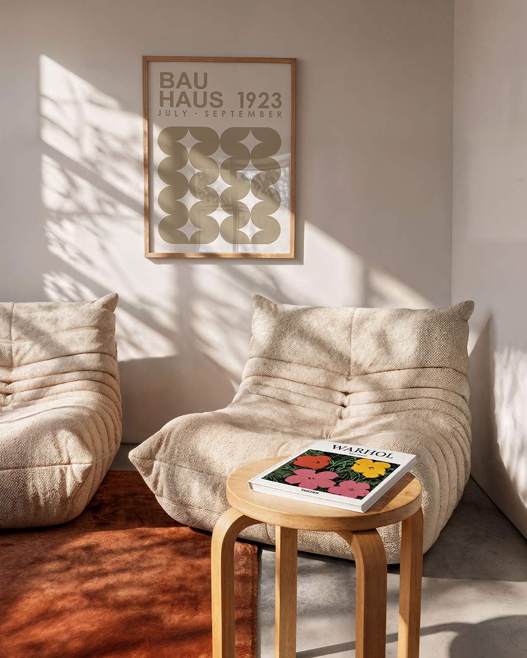 Grafische compositie met tekst en patronen