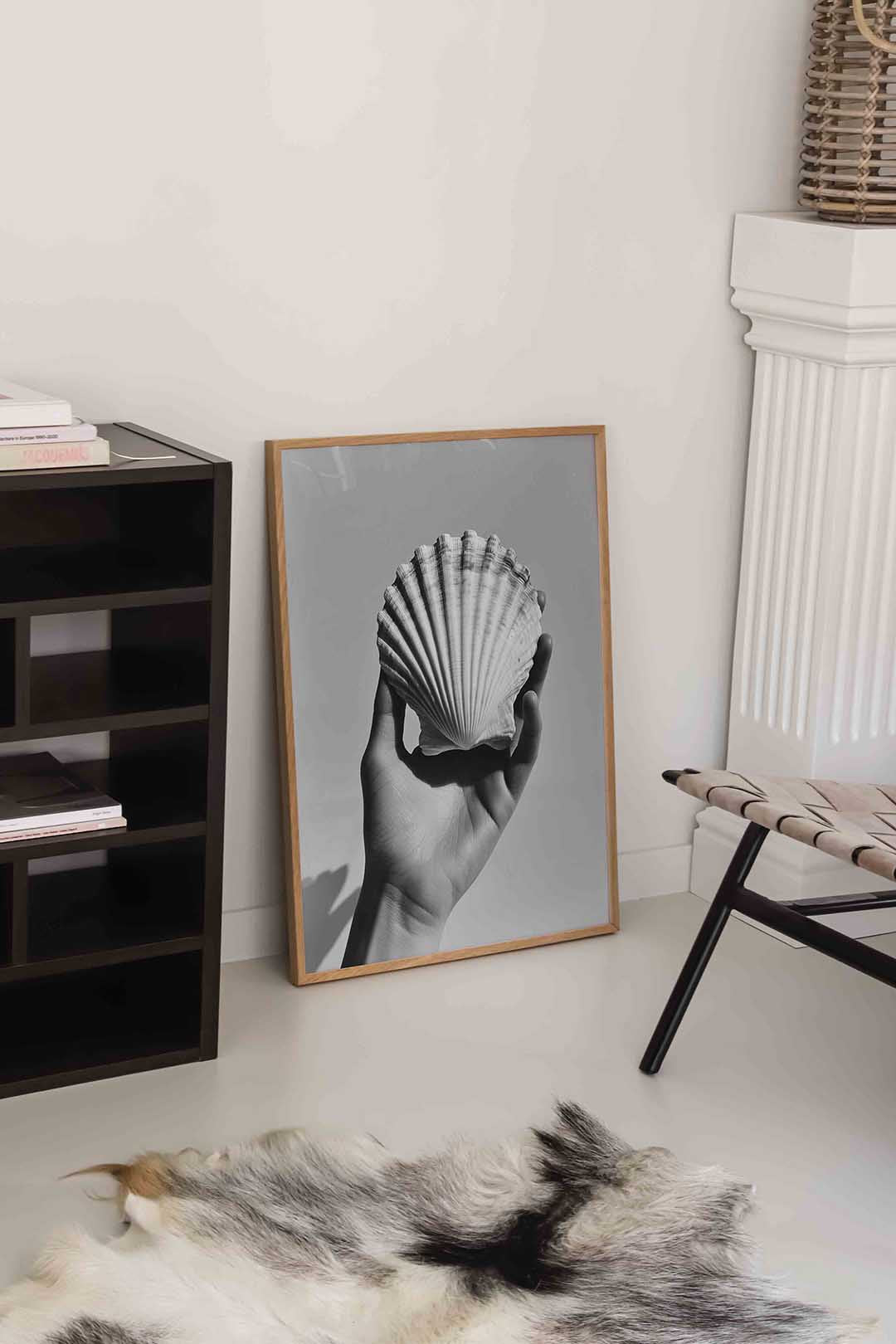 Schelp in hand Poster