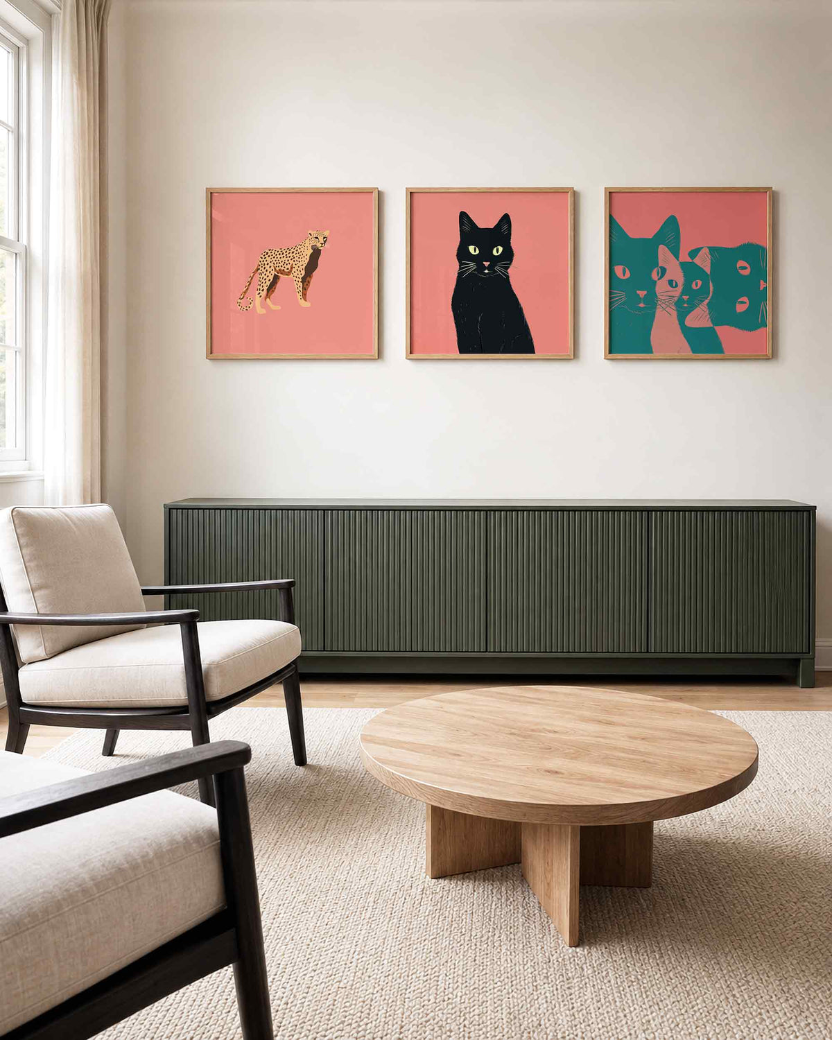 Interieurpresentatie van een driedelige vierkante posterset met dierenportretten