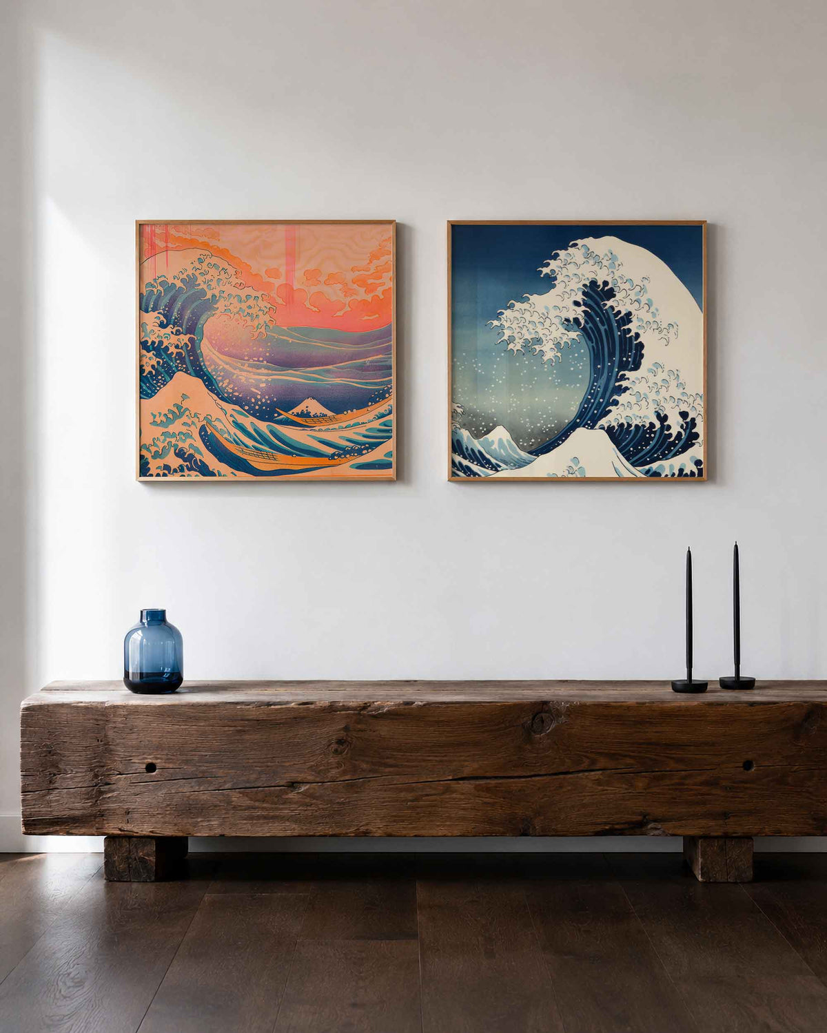 Interieurpresentatie van een tweedelige vierkante posterset met japanse golven