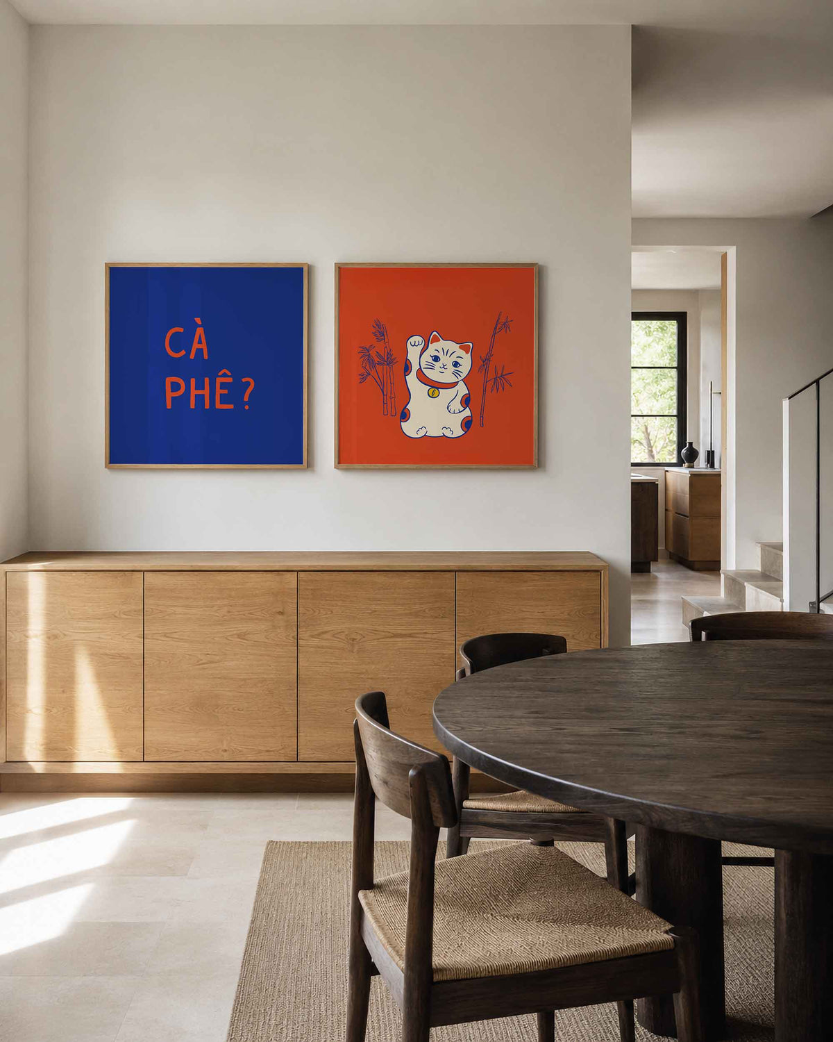Interieurpresentatie van een tweedelige vierkante posterset met cafékat