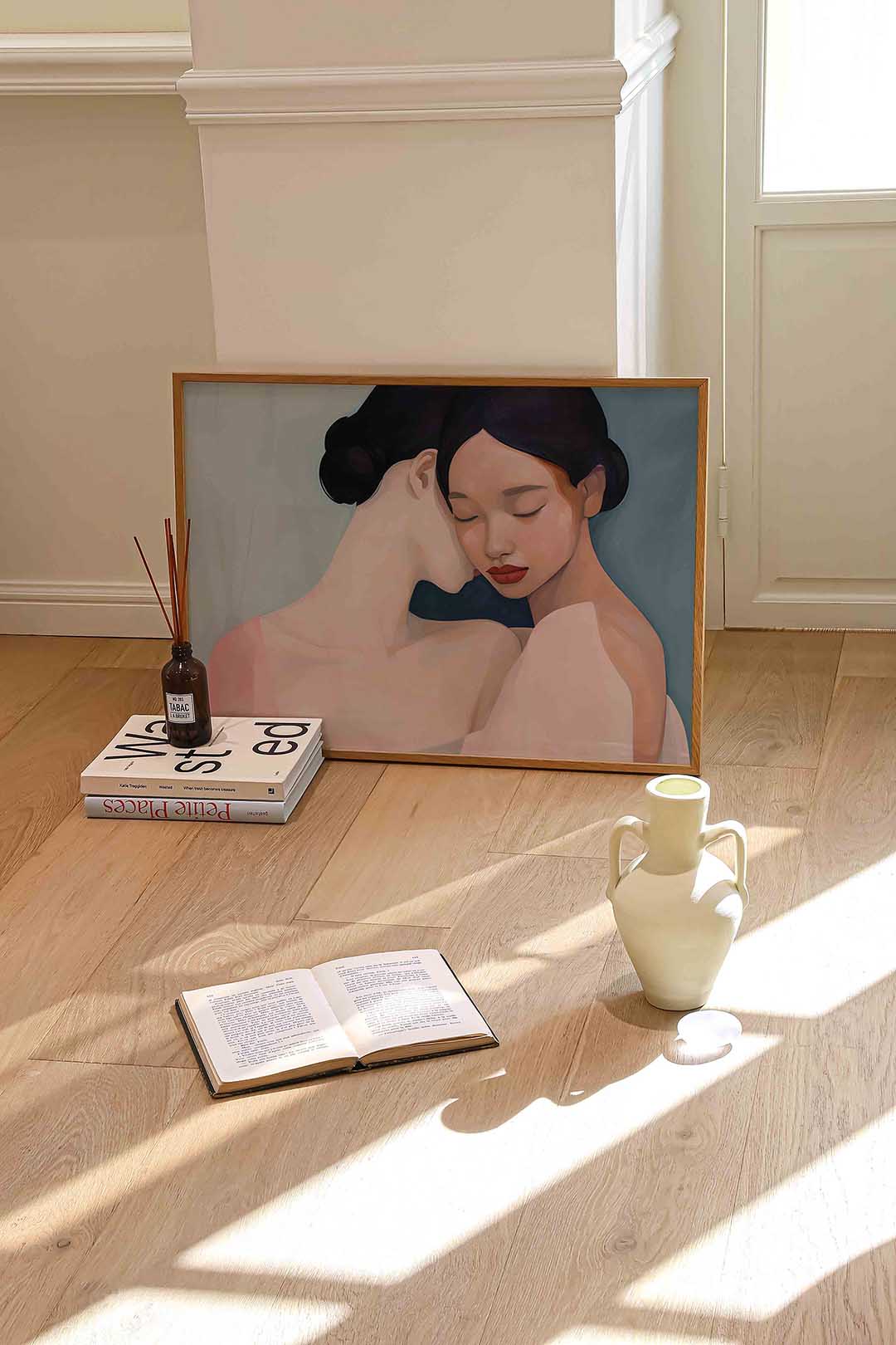 Twee vrouwen in omhelzing Poster