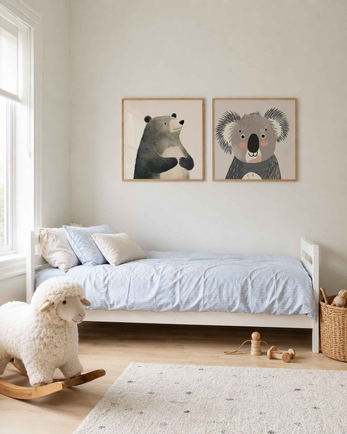 Interieurpresentatie van een tweedelige vierkante posterset met beer en koala