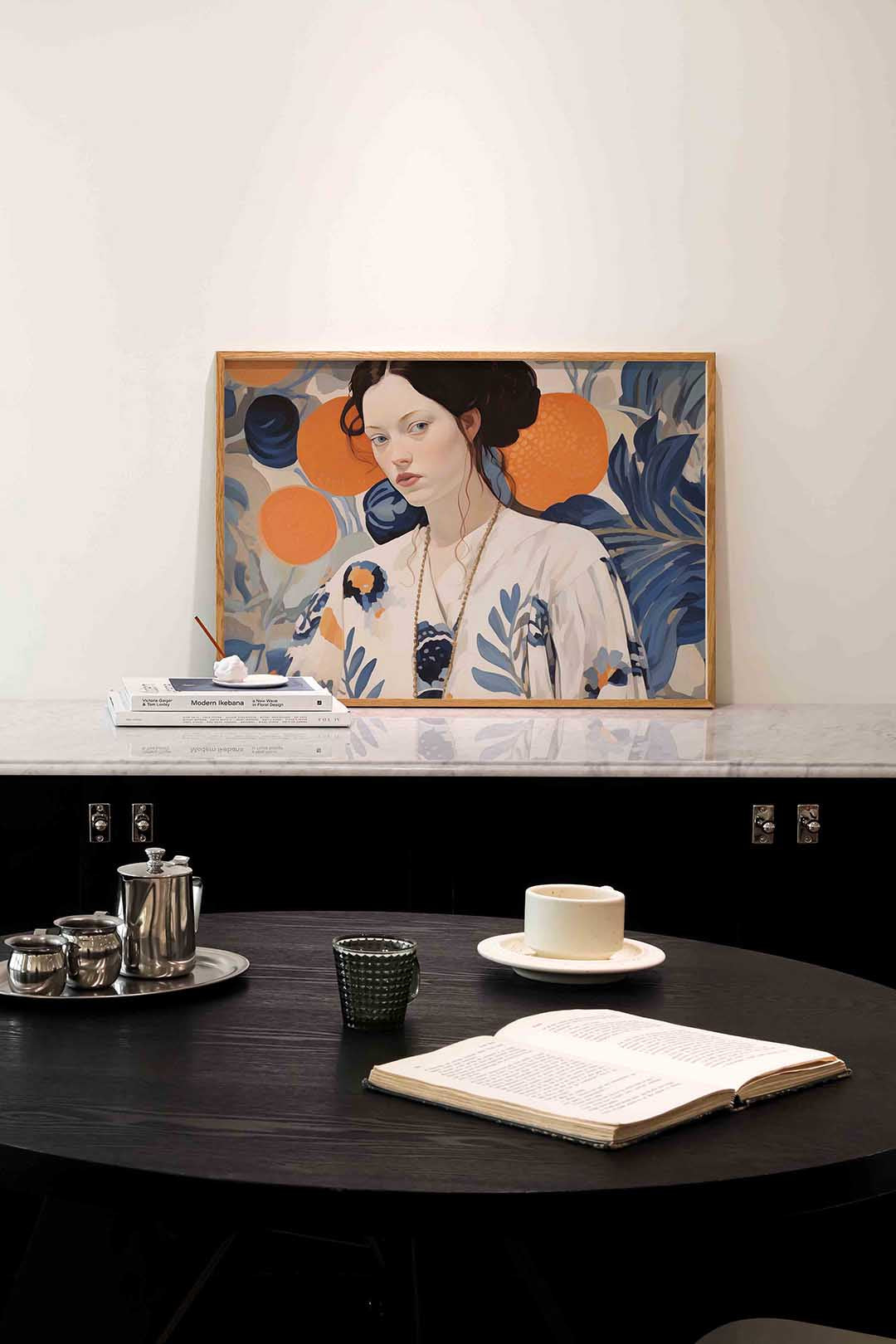 Vrouw met oranje en blauwe accenten Poster