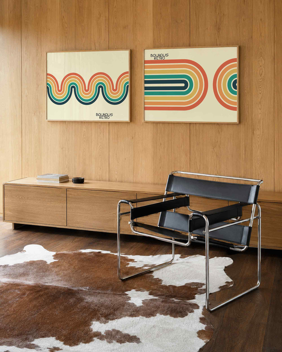 Interieurmockup van tweedelige landscape-posterset met golven en concentrische bogen
