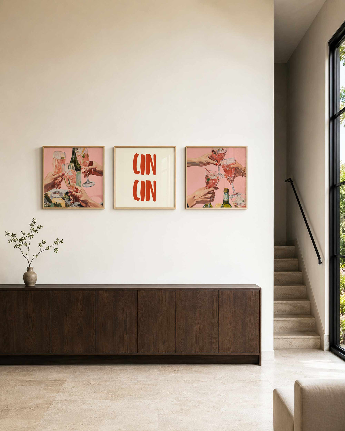 Interieurpresentatie van een driedelige vierkante posterset met proost met cin