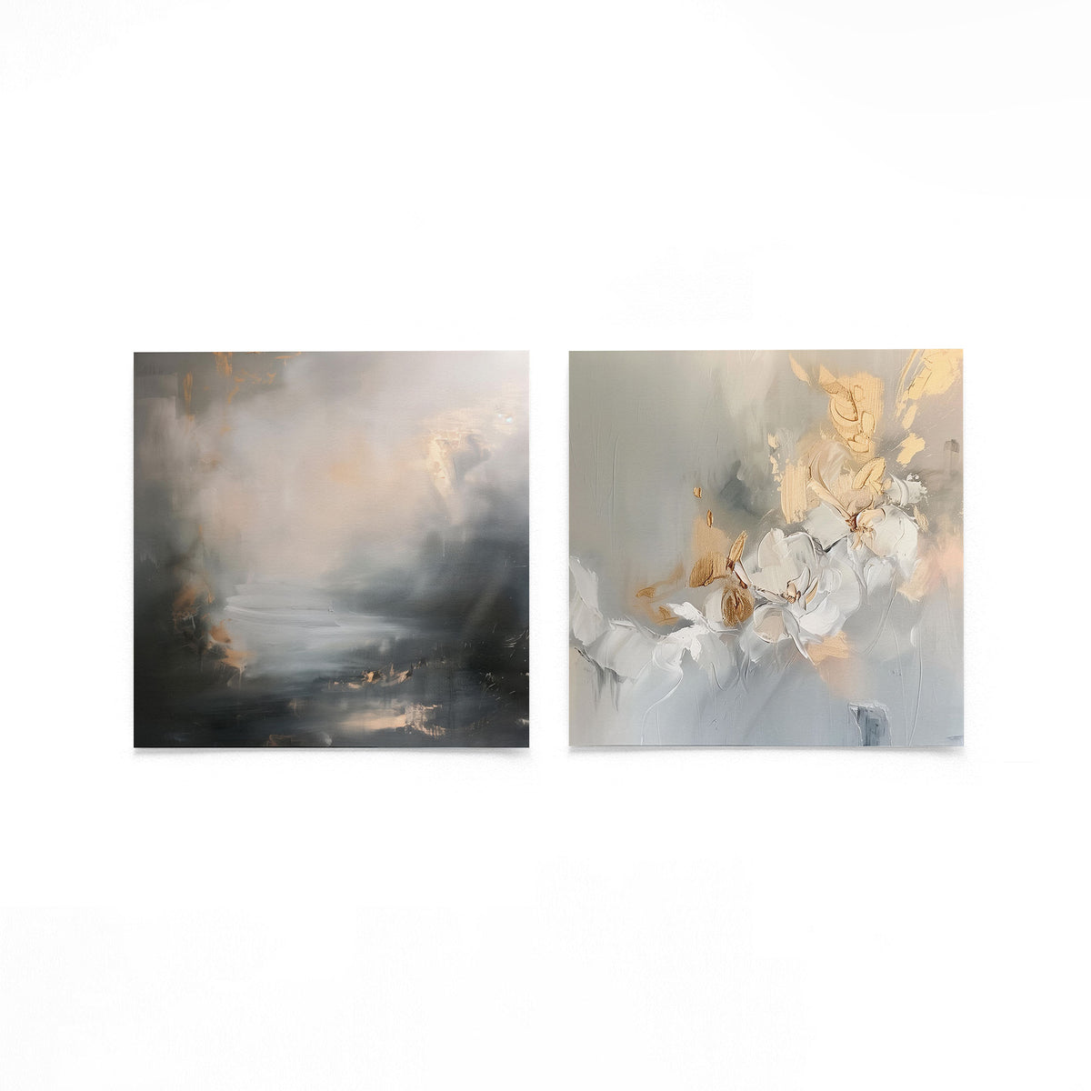 Twee vierkante posters met bloemen in verf op een gebroken witte achtergrond