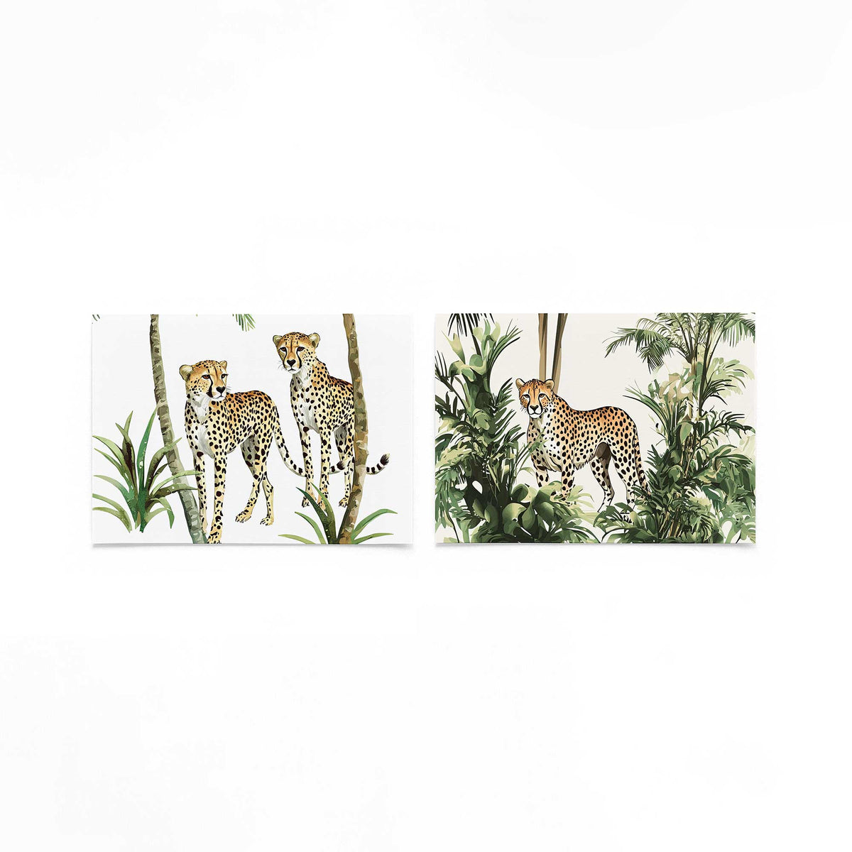 Twee liggende posters met twee cheeta’s tussen palmbomen en groene bladeren op een gebroken witte achtergrond