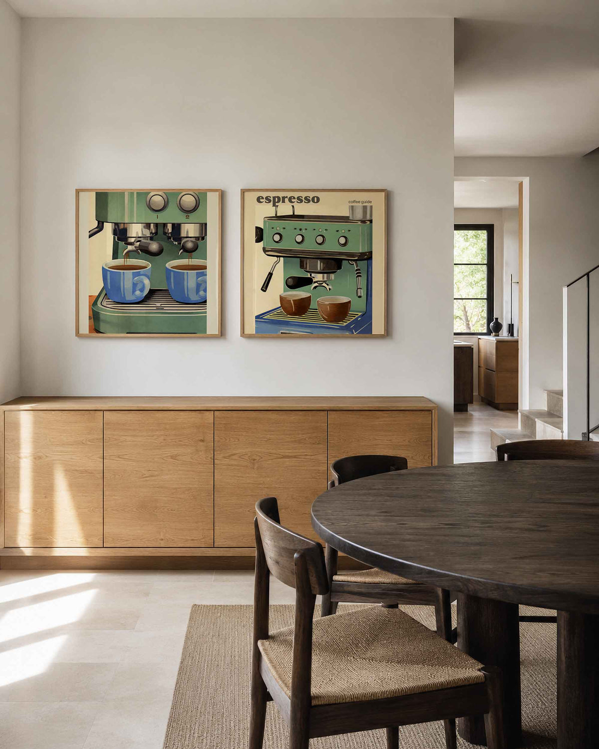 Interieurpresentatie van een tweedelige vierkante posterset met espressomachine