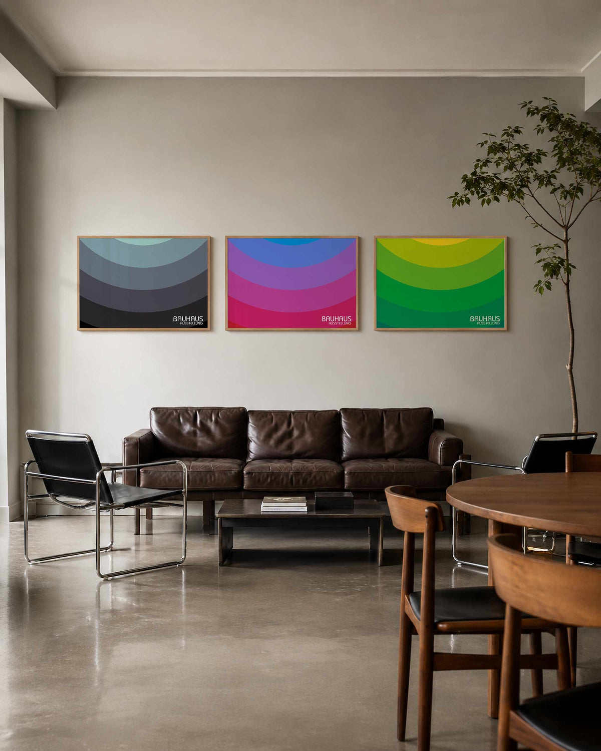 Interieurmockup van drieluik landscape-posterset met gebogen kleurenritme