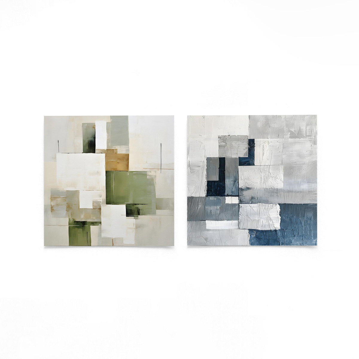 Twee vierkante posters met geometrische vlakken op een gebroken witte achtergrond