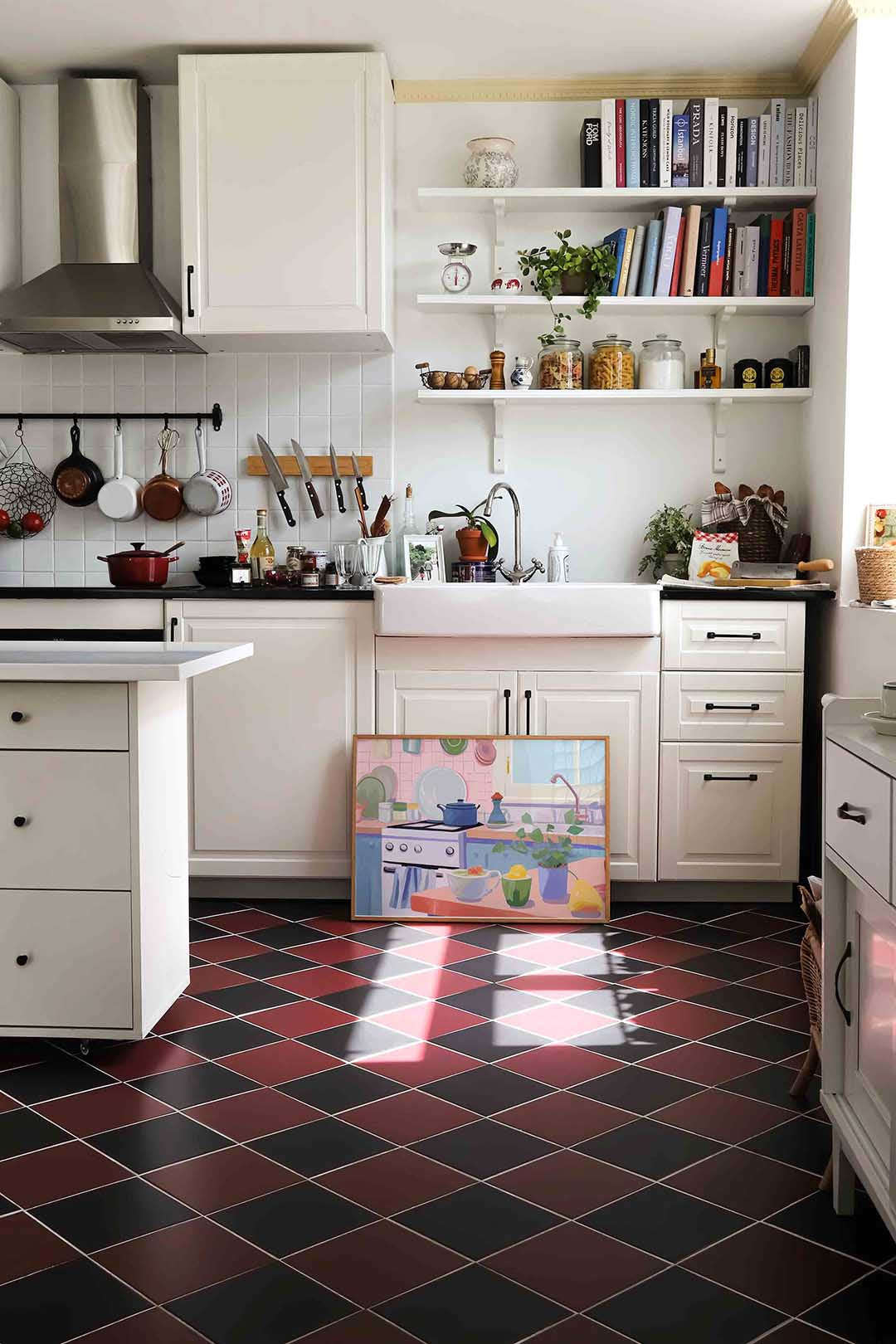 Keuken met blauwe pan Poster