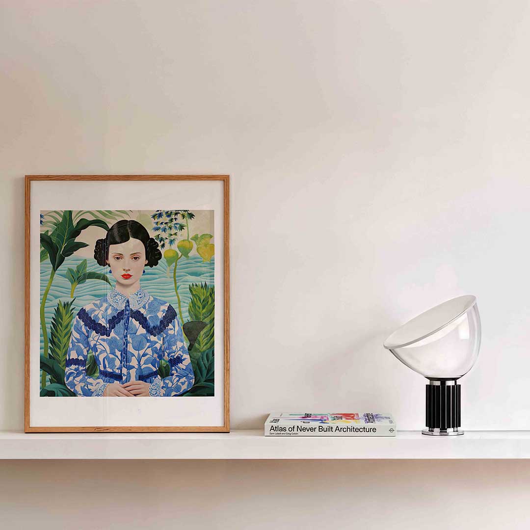 Vrouw in blauwe blouse Poster