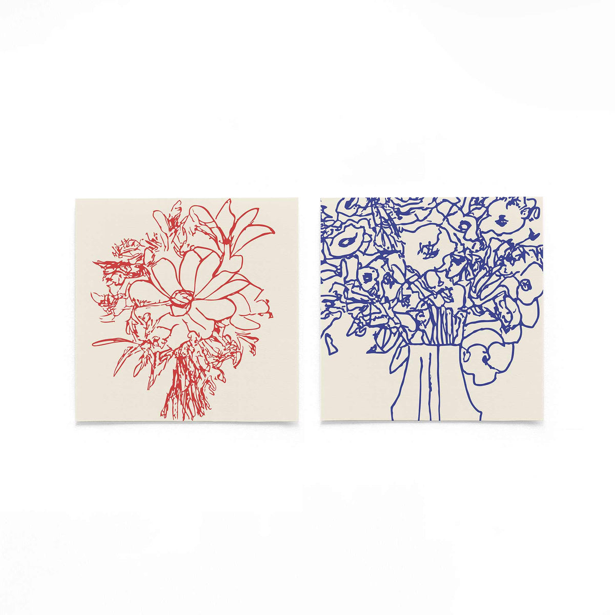 Twee vierkante posters met bloemenvaas op een gebroken witte achtergrond