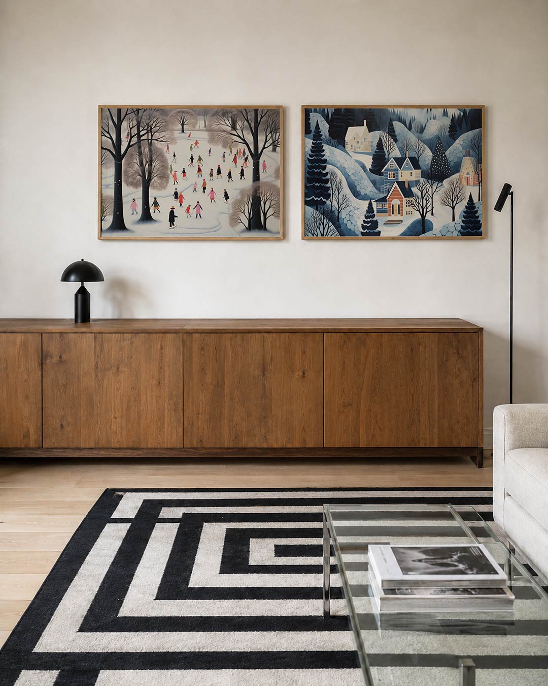 Twee liggende posters met in deze posterset zie je een serene winterse scène met mensen, aan de muur in een interieur