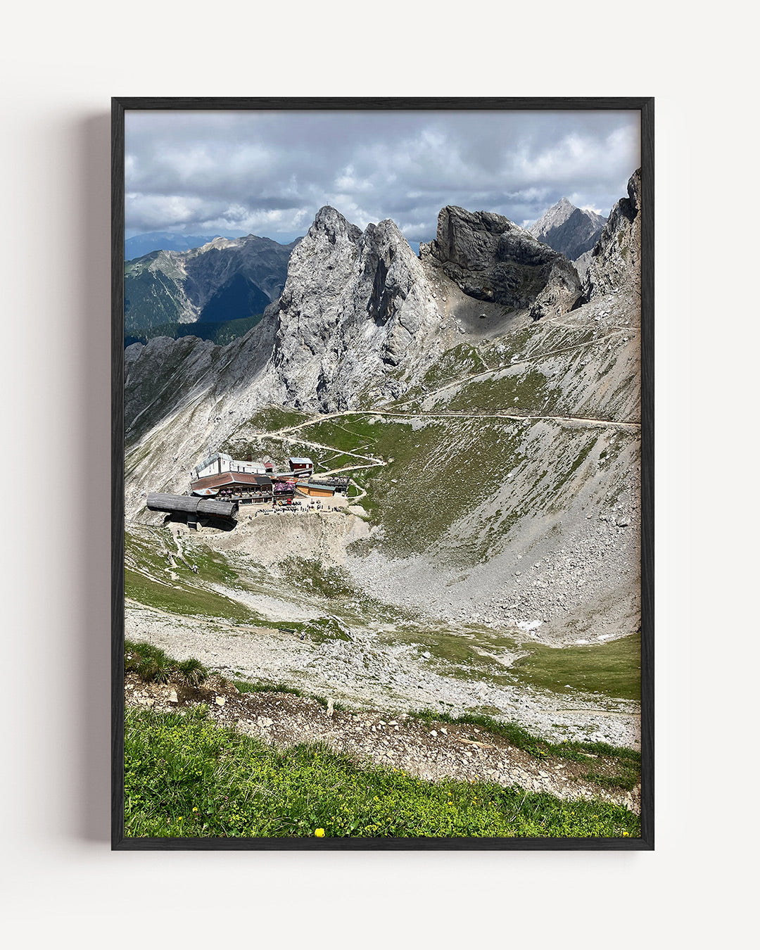 Berglandschap met chalet Poster