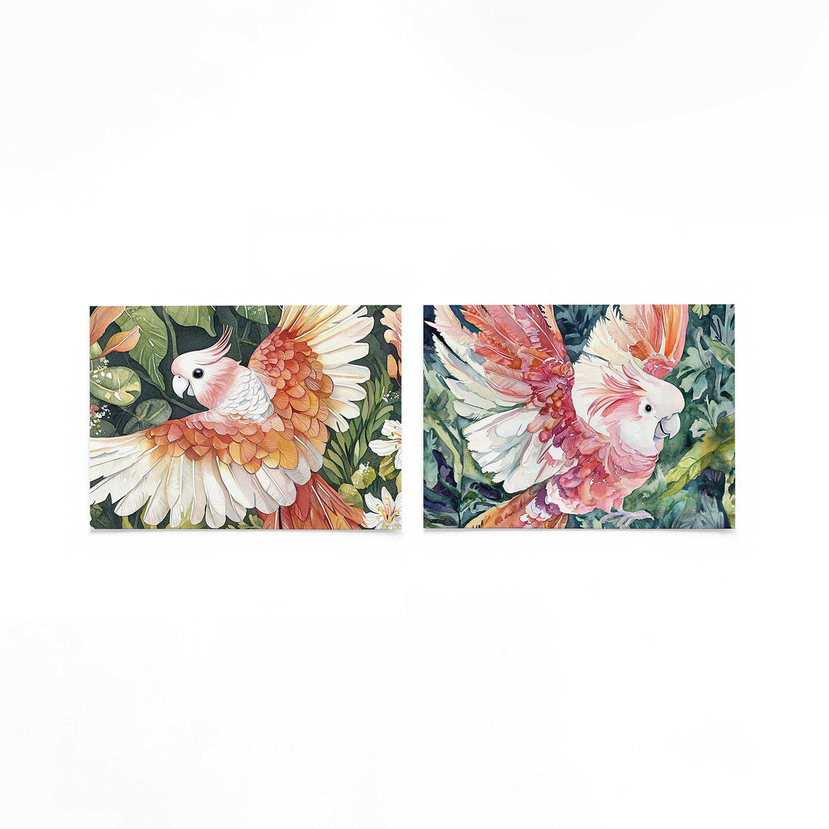 Twee liggende posters met een kleurrijke vogel met roze en oranje veren boven op een gebroken witte achtergrond