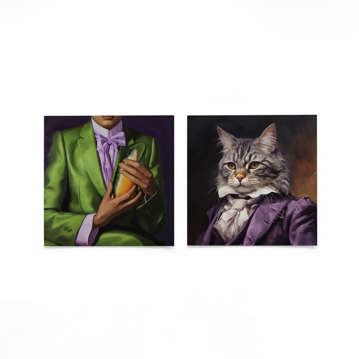 Twee vierkante posters met vis en kat op een gebroken witte achtergrond