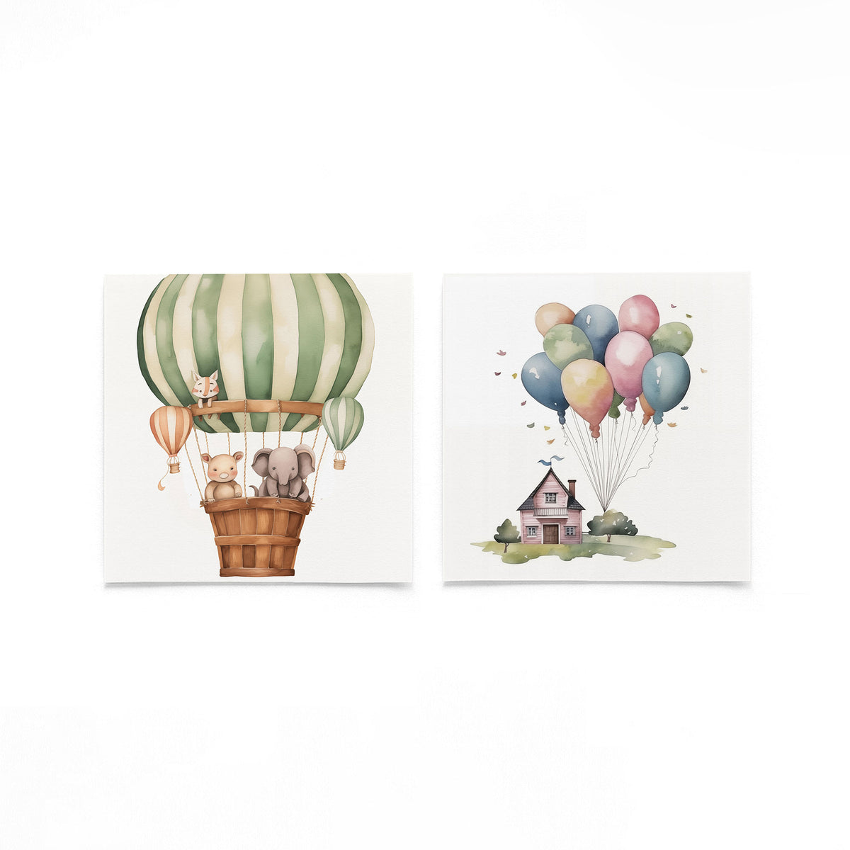 Twee vierkante posters met dieren en ballonnen op een gebroken witte achtergrond