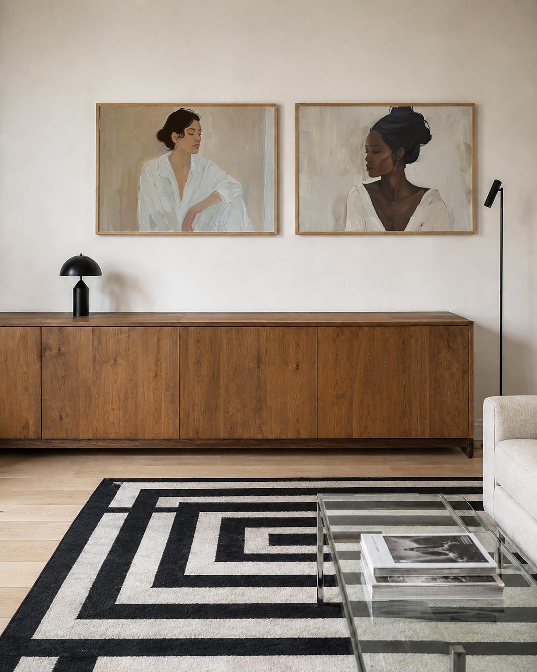 Interieurpresentatie van twee posters met donkere tinten en een rustige visuele opbouw