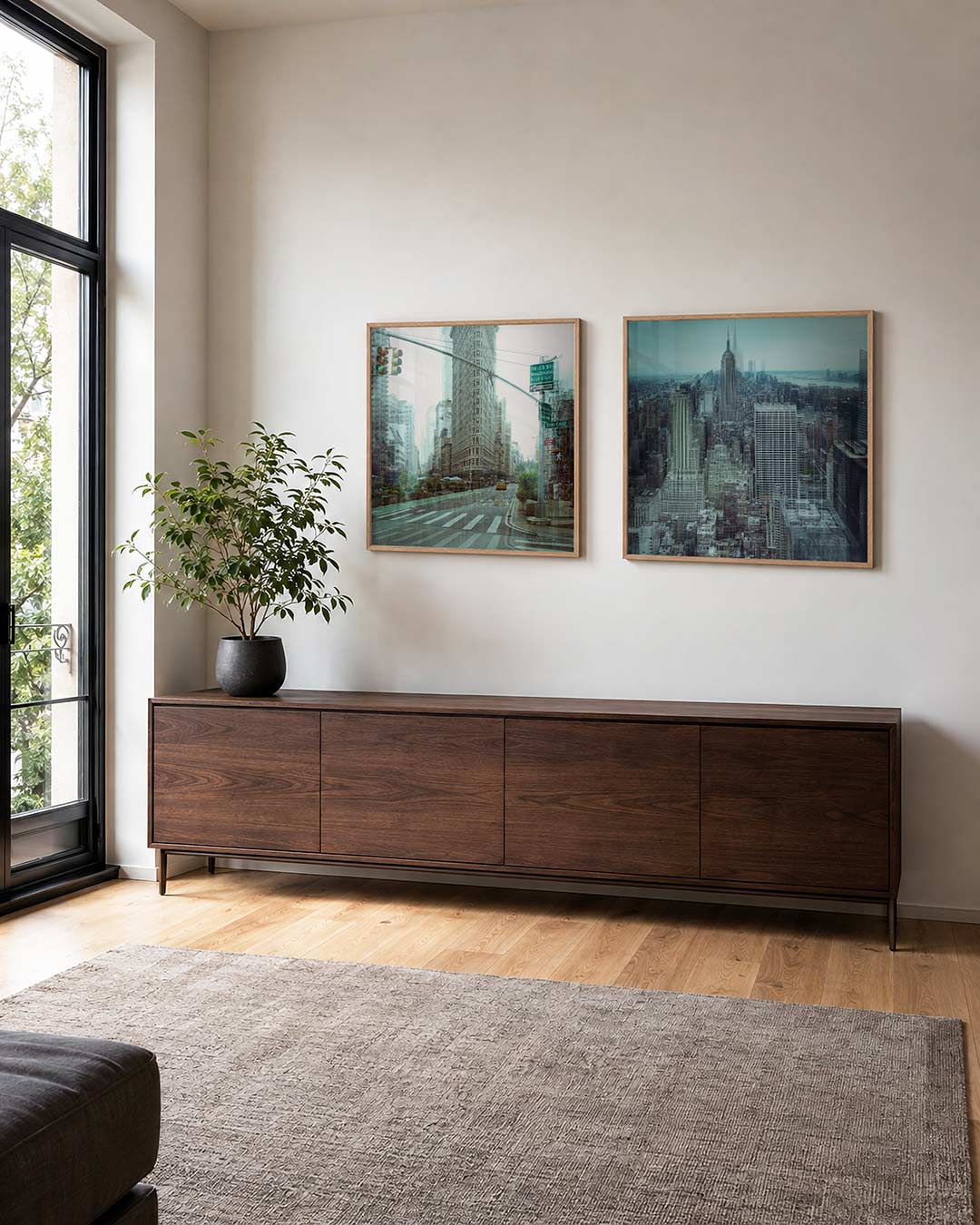 Interieur met vierkant fotografisch tweeluik stadslagen in teal – Gerald Emming
