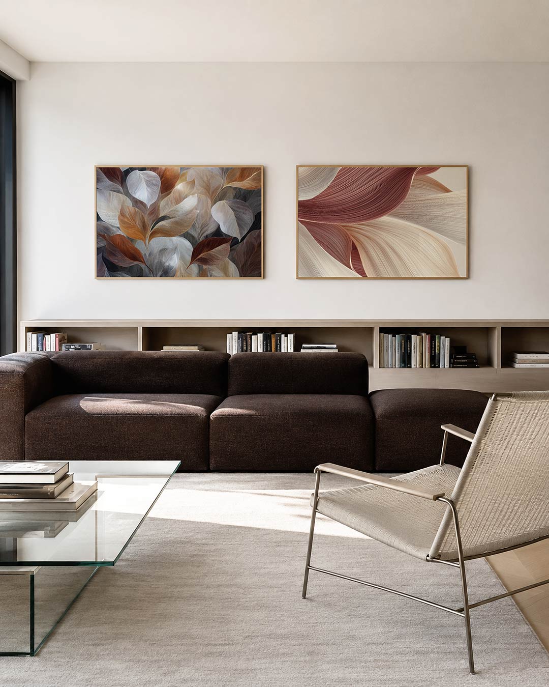 Interieurbeeld met twee liggende posters: bladeren in warme tinten