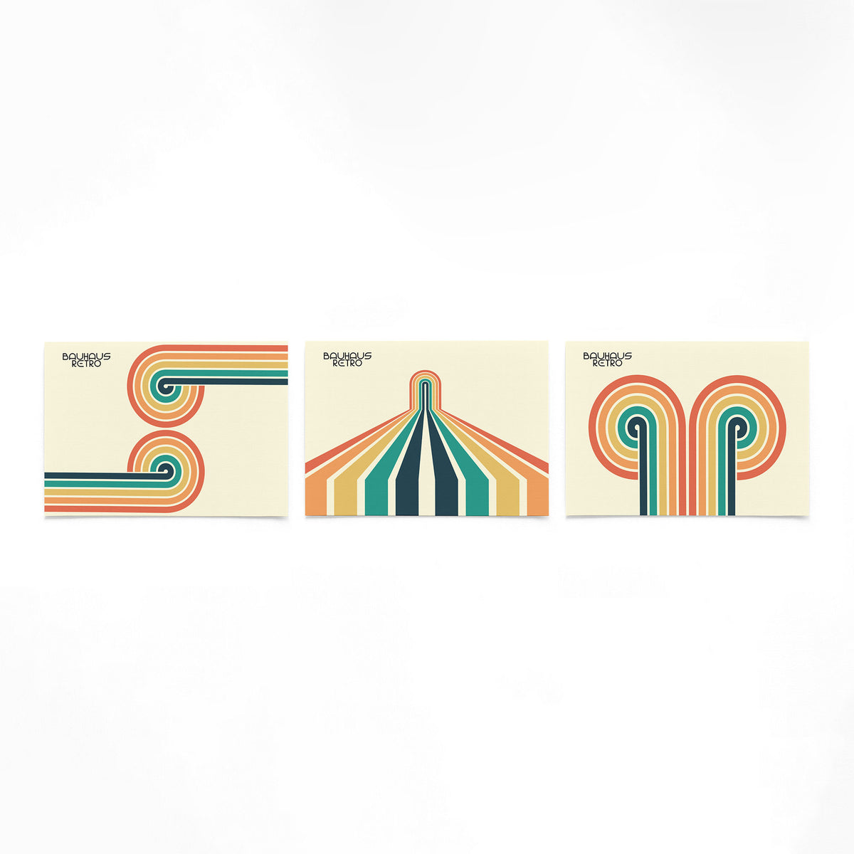 Drie landscape posters met gestreepte boogbanen als vrijstaande productfoto