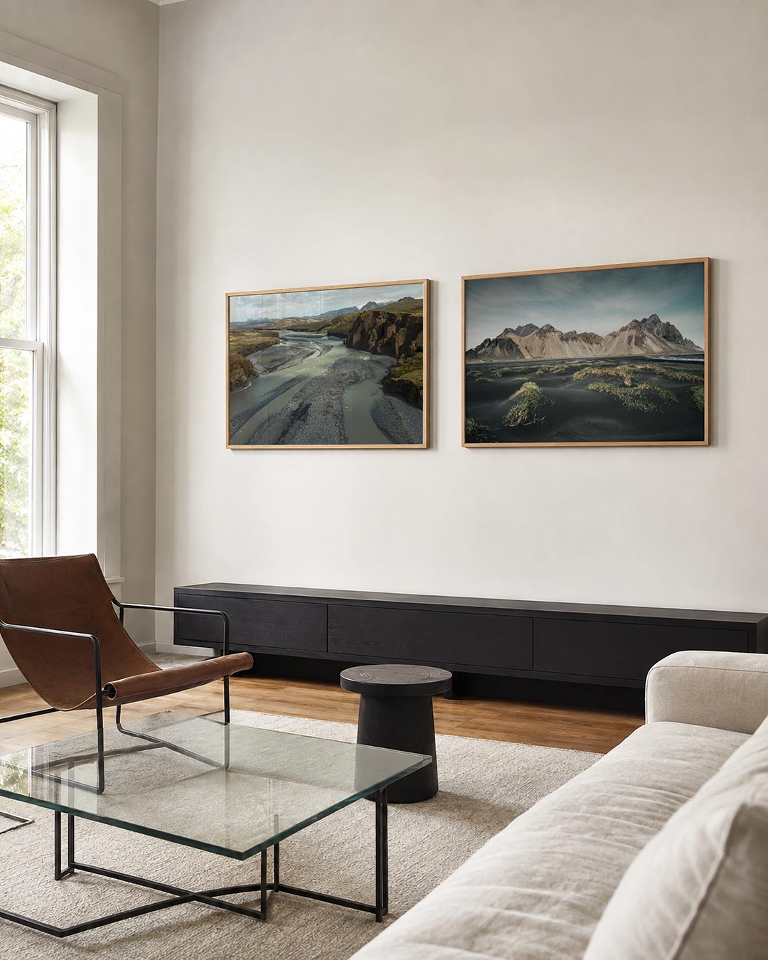 Interieur met liggend fotografisch tweeluik rivieren van ruw land – Gerald Emming