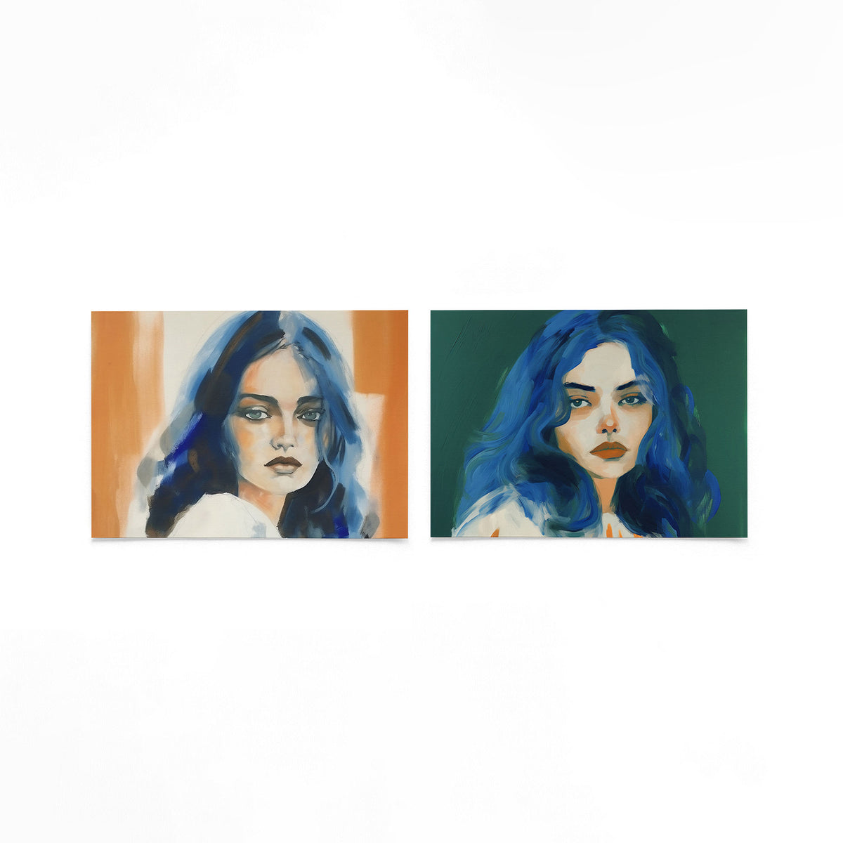 Twee liggende posters met een vrouwelijk gezicht met blauwe en oranje kleurvlakken op een gebroken witte achtergrond