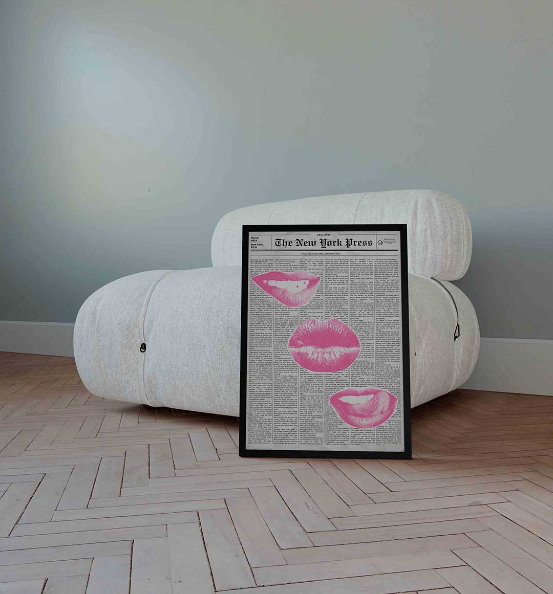 Roze lippen op krantenachtergrond Poster