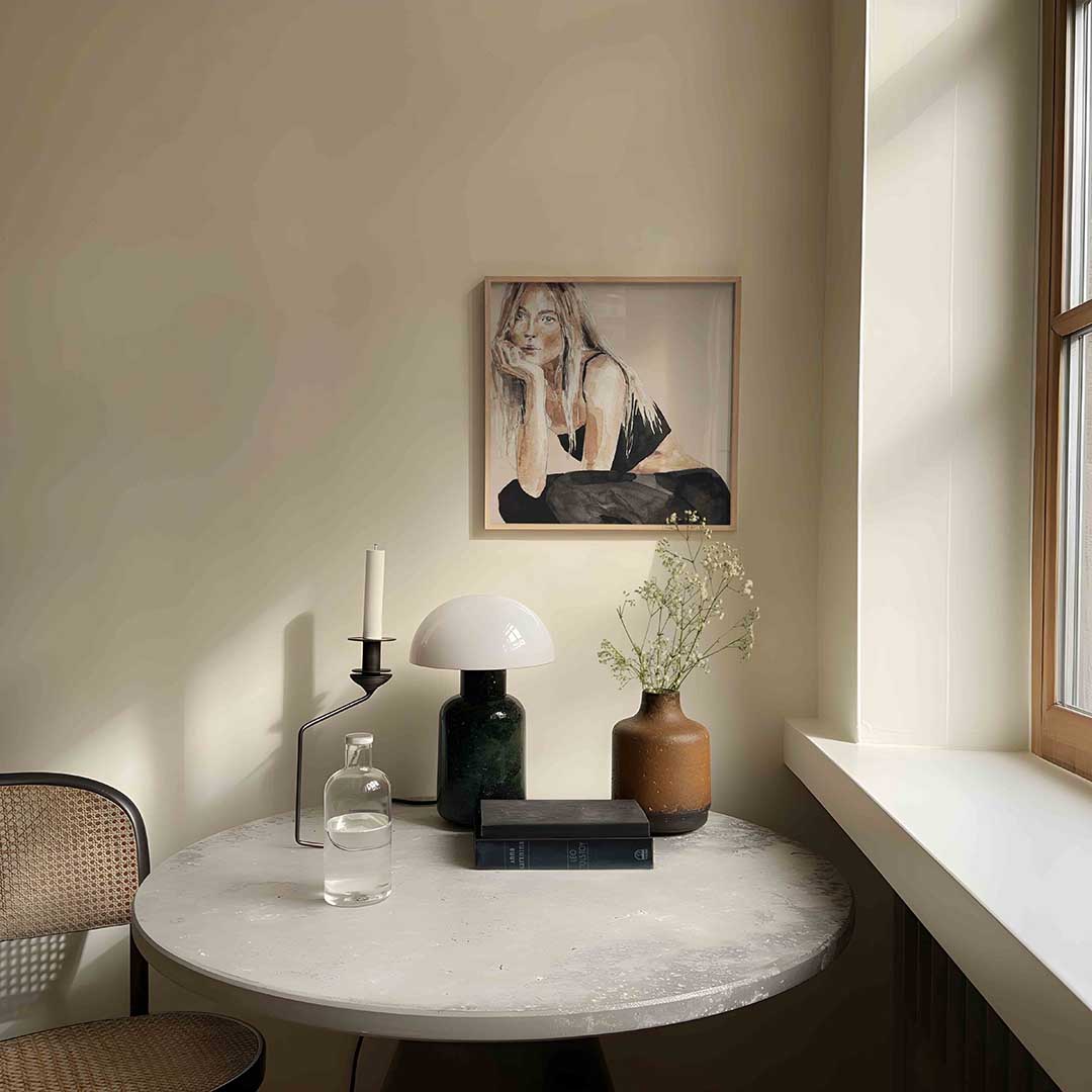 Vrouw in zwart top Poster