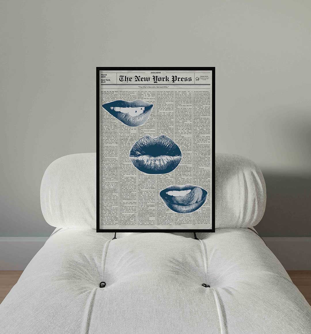 Blauwe lippen op krantenachtergrond Poster