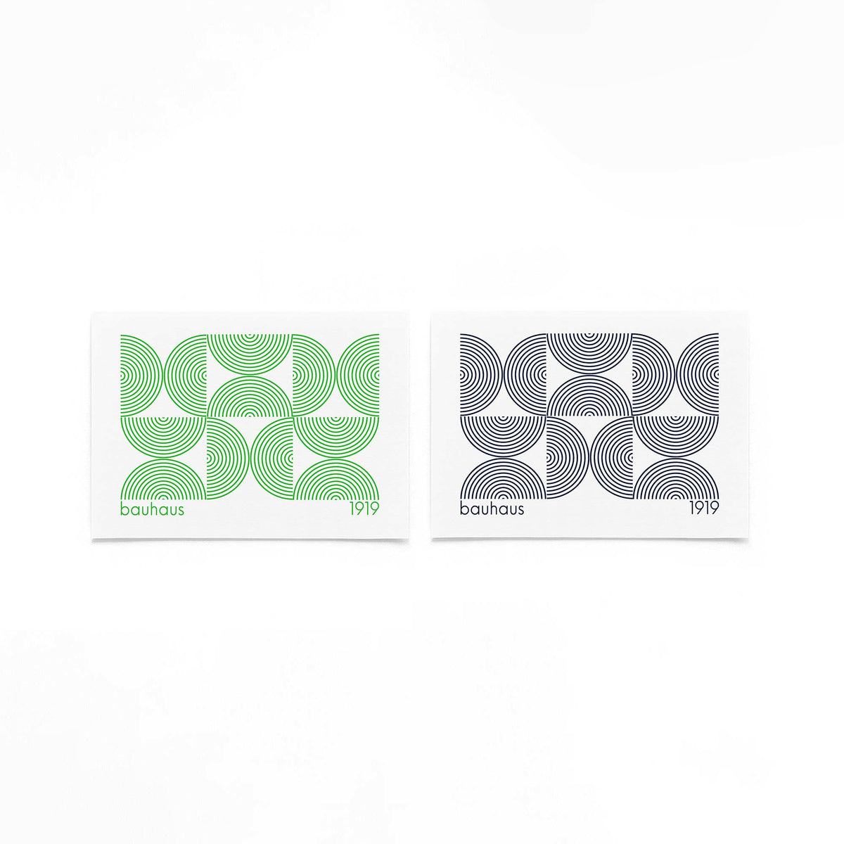 Twee landscape posters met groene en blauwe booglijnen als vrijstaande productfoto