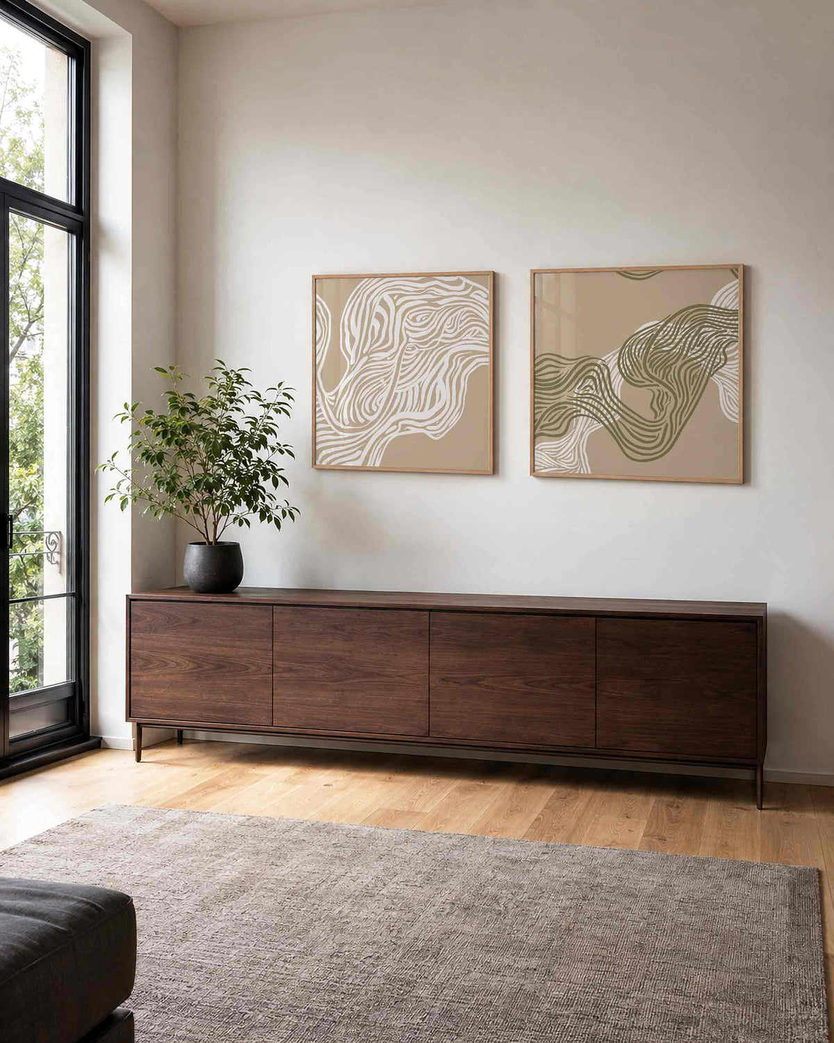 Interieurpresentatie van een tweedelige vierkante posterset met golvende lijnpatronen