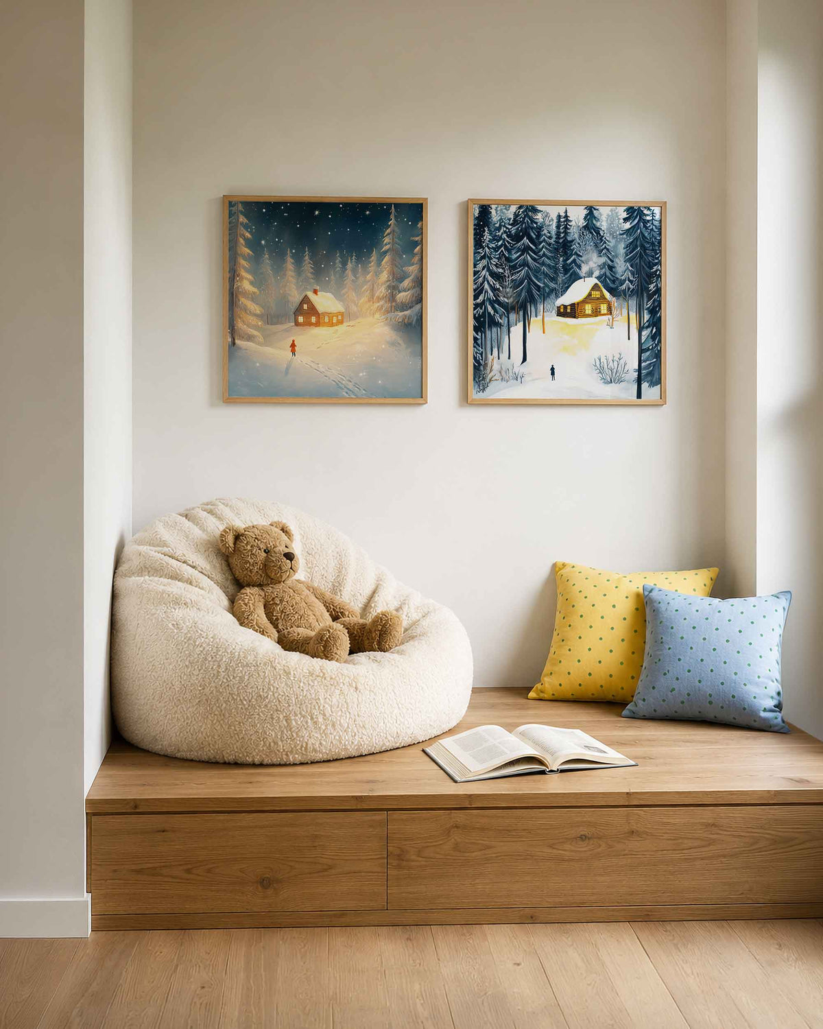 Interieurpresentatie van een tweedelige vierkante posterset met besneeuwde boshutten